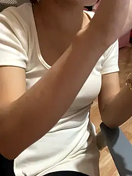 Snapshot of Mina048 chatting on 10.04.25 Mina048 online show from 10.04.25