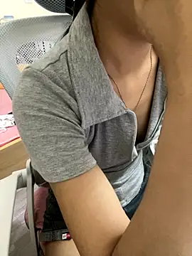 Snapshot of Mina048 chatting on 10.11.25 Mina048 online show from 10.11.25