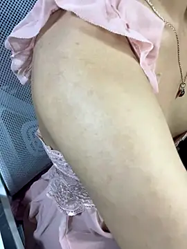 Snapshot of Mina048 chatting on 10.13.25 Mina048 online show from 10.13.25