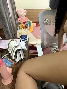 Snapshot of Mina048 chatting on 10.20.25 Mina048 online show from 10.20.25