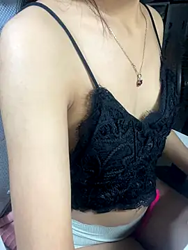 Snapshot of Mina048 chatting on 10.21.25 Mina048 online show from 10.21.25