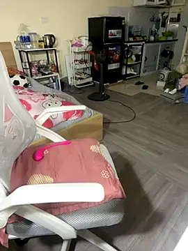 Snapshot of Mina048 chatting on 11.04.25 Mina048 online show from 11.04.25