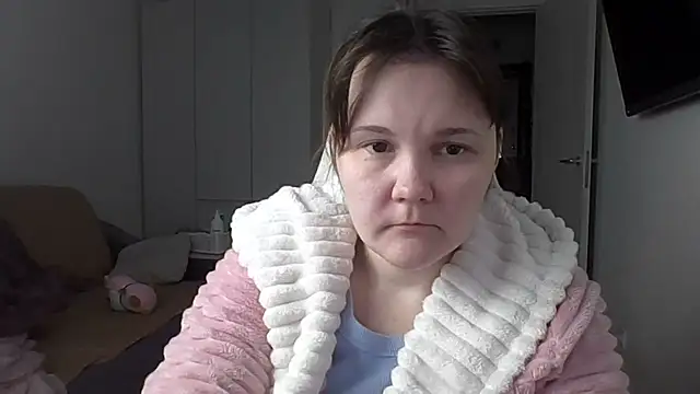 Snapshot of Qaynii chatting on 10.14.25 Qaynii online show from 10.14.25