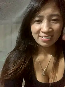 Snapshot of ThiHa003 chatting on 10.29.25 ThiHa003 online show from 10.29.25