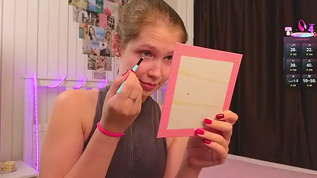 BeatrixCarIeton online show from 11.05.25