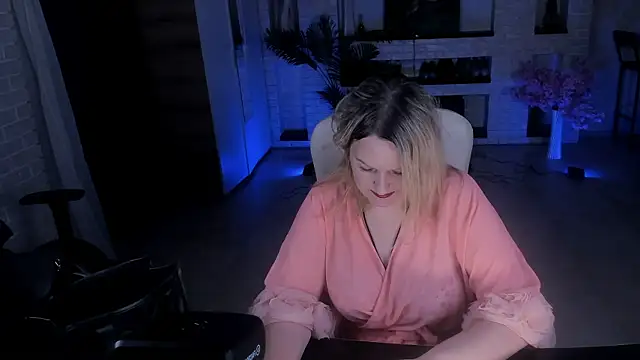 MariemLui online show from 10.18.25