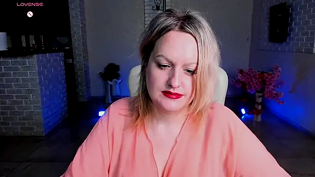 MariemLui online show from 11.16.25