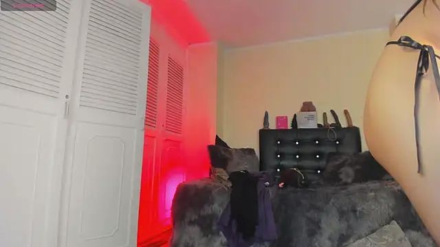 Snapshot of Draculairis chatting on 09.19.25 Draculairis online show from 09.19.25