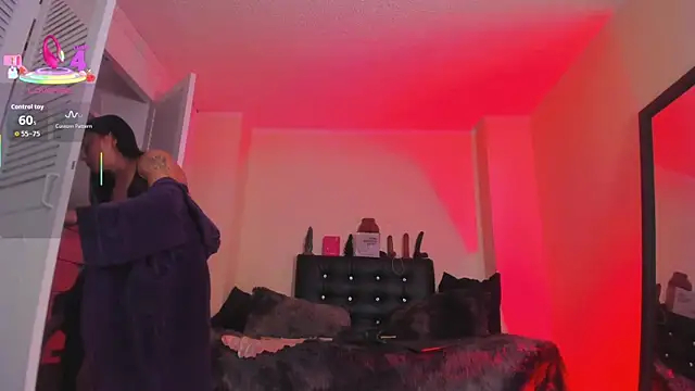 Snapshot of Draculairis chatting on 09.24.25 Draculairis online show from 09.24.25