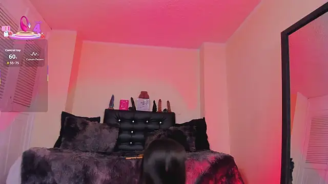 Snapshot of Draculairis chatting on 09.28.25 Draculairis online show from 09.28.25