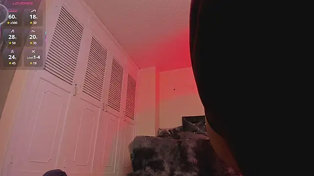 Snapshot of Draculairis chatting on 10.25.25 Draculairis online show from 10.25.25