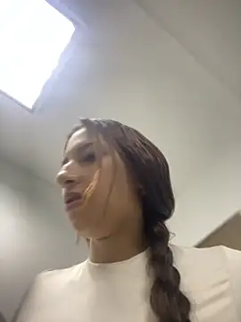 Melody smiith  online show from 10.04.25