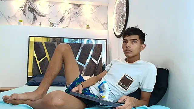 Snapshot of PRETTY_SEX1 chatting on 09.28.25 PRETTY SEX1 online show from 09.28.25