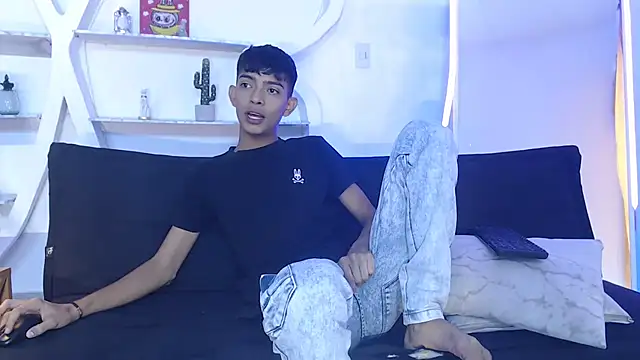 Snapshot of PRETTY_SEX1 chatting on 10.11.25 PRETTY SEX1 online show from 10.11.25