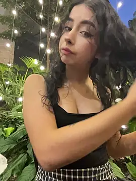 Snapshot of RosseMelody chatting on 10.27.25 RosseMelody online show from 10.27.25