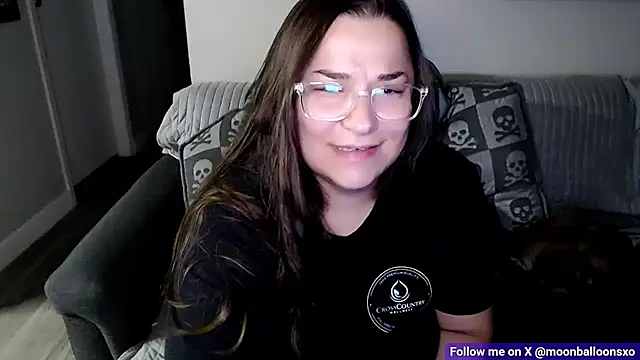 Snapshot of MoonBalloons chatting on 11.02.25 MoonBalloons online show from 11.02.25