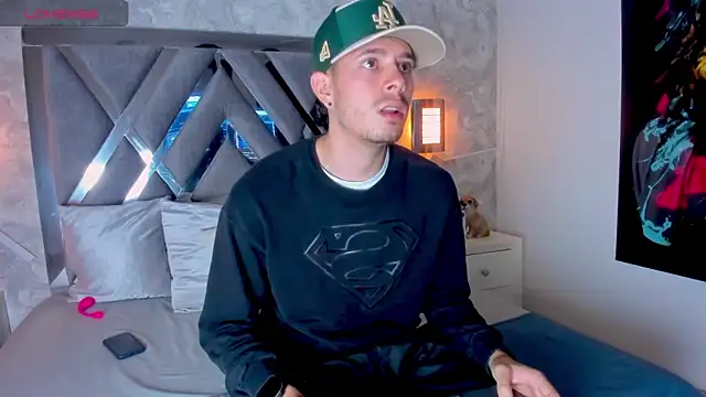 Snapshot of nils_saint chatting on 11.14.25 nils saint online show from 11.14.25