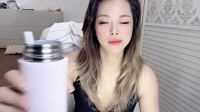 Snapshot of Holiland chatting on 10.14.25 Holiland online show from 10.14.25