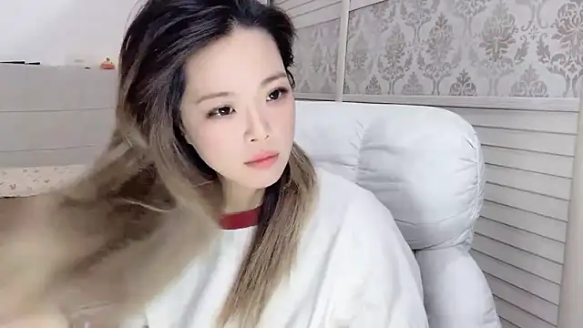 Snapshot of Holiland chatting on 10.22.25 Holiland online show from 10.22.25