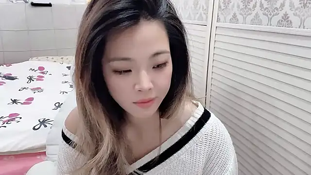 Snapshot of Holiland chatting on 11.04.25 Holiland online show from 11.04.25