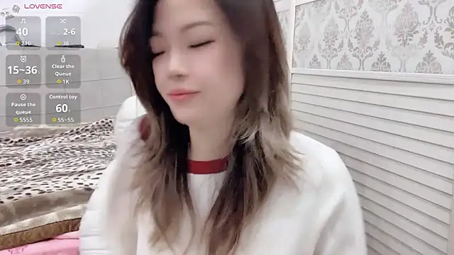 Holiland online show from 11.21.25