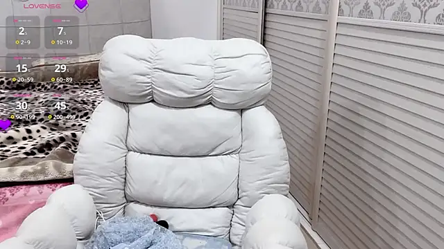 Holiland online show from 12.22.25