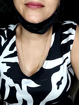 Snapshot of Horny_Shalu chatting on 10.05.25 Horny Shalu online show from 10.05.25