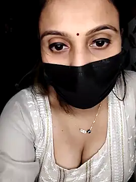 Snapshot of Horny_Shalu chatting on 10.17.25 Horny Shalu online show from 10.17.25