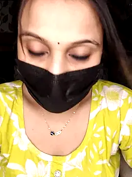 Snapshot of Horny_Shalu chatting on 10.18.25 Horny Shalu online show from 10.18.25