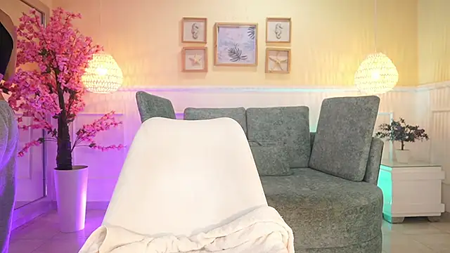 NicoleCrawft online show from 11.05.25