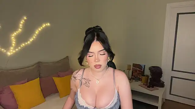 Snapshot of mistress_of_hearts chatting on 07.22.26 mistress of hearts online show from 07.22.26