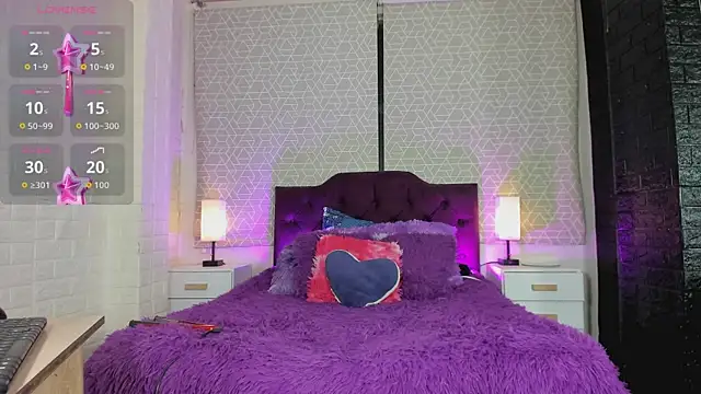 Snapshot of Zamara_Kleii chatting on 10.18.25 Zamara Kleii online show from 10.18.25