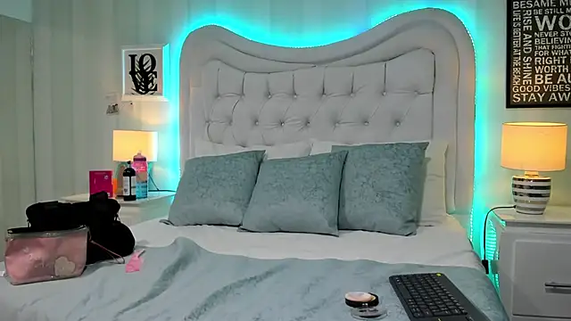 KiimBrooks online show from 09.16.25