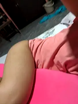 Snapshot of princess_janine chatting on 10.10.25 princess janine online show from 10.10.25