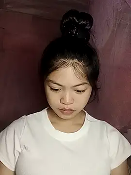 Snapshot of Thy00__ chatting on 10.17.25 Thy00 online show from 10.17.25