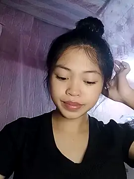 Snapshot of Thy00__ chatting on 10.30.25 Thy00 online show from 10.30.25