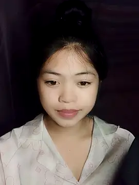 Snapshot of Thy00__ chatting on 11.17.25 Thy00 online show from 11.17.25