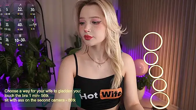 LauraWifeness online show from 10.05.25