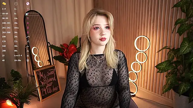 LauraWifeness online show from 02.18.26