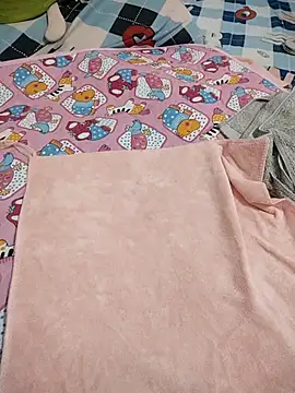 Snapshot of Yina219 chatting on 10.05.25 Yina219 online show from 10.05.25