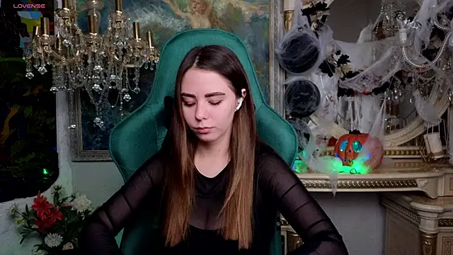 Snapshot of IvoryWood_ chatting on 11.10.25 IvoryWood online show from 11.10.25