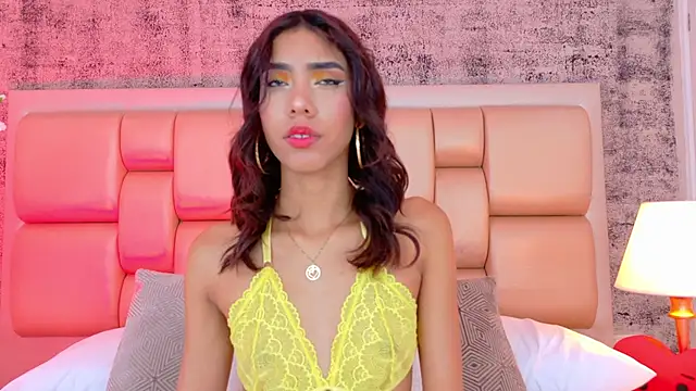 Snapshot of BellaHarper1 chatting on 10.08.25 BellaHarper1 online show from 10.08.25