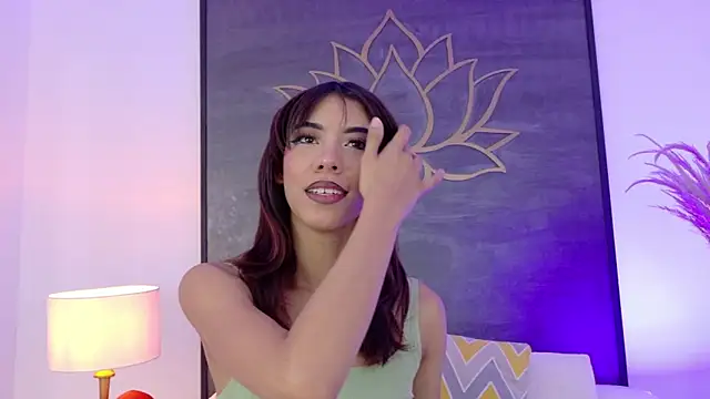 Snapshot of BellaHarper1 chatting on 11.09.25 BellaHarper1 online show from 11.09.25