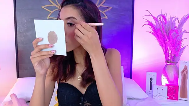 Snapshot of BellaHarper1 chatting on 11.12.25 BellaHarper1 online show from 11.12.25