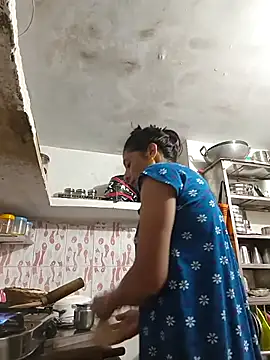 Snapshot of ISHANI-SINGH chatting on 09.29.25 ISHANI-SINGH online show from 09.29.25