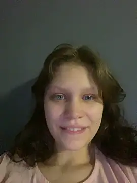 Snapshot of Lunliss chatting on 09.26.25 Lunliss online show from 09.26.25