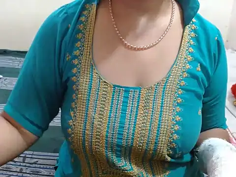 Snapshot of Hot_anika_ chatting on 10.14.25 Hot anika online show from 10.14.25