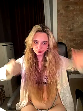 Chloe Ravens online show from 10.07.25