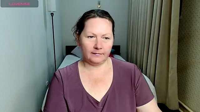 Snapshot of milf_hornys chatting on 09.08.25 milf hornys online show from 09.08.25