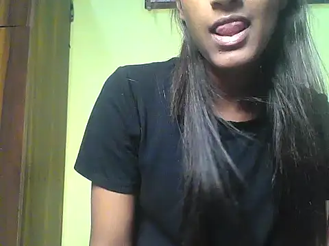 Snapshot of mickle_james chatting on 09.30.25 mickle james online show from 09.30.25